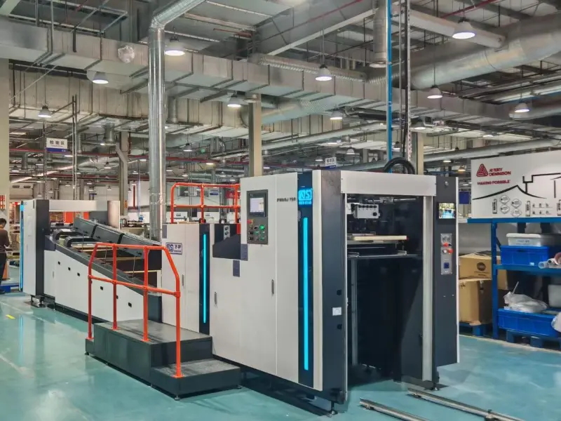 Indonezijos klientui buvo pristatyta naujoji „Star“ nauja mašina FHSGJ-760 pilna automatinė didelės spartos pilno/taškinio lakavimo mašina.